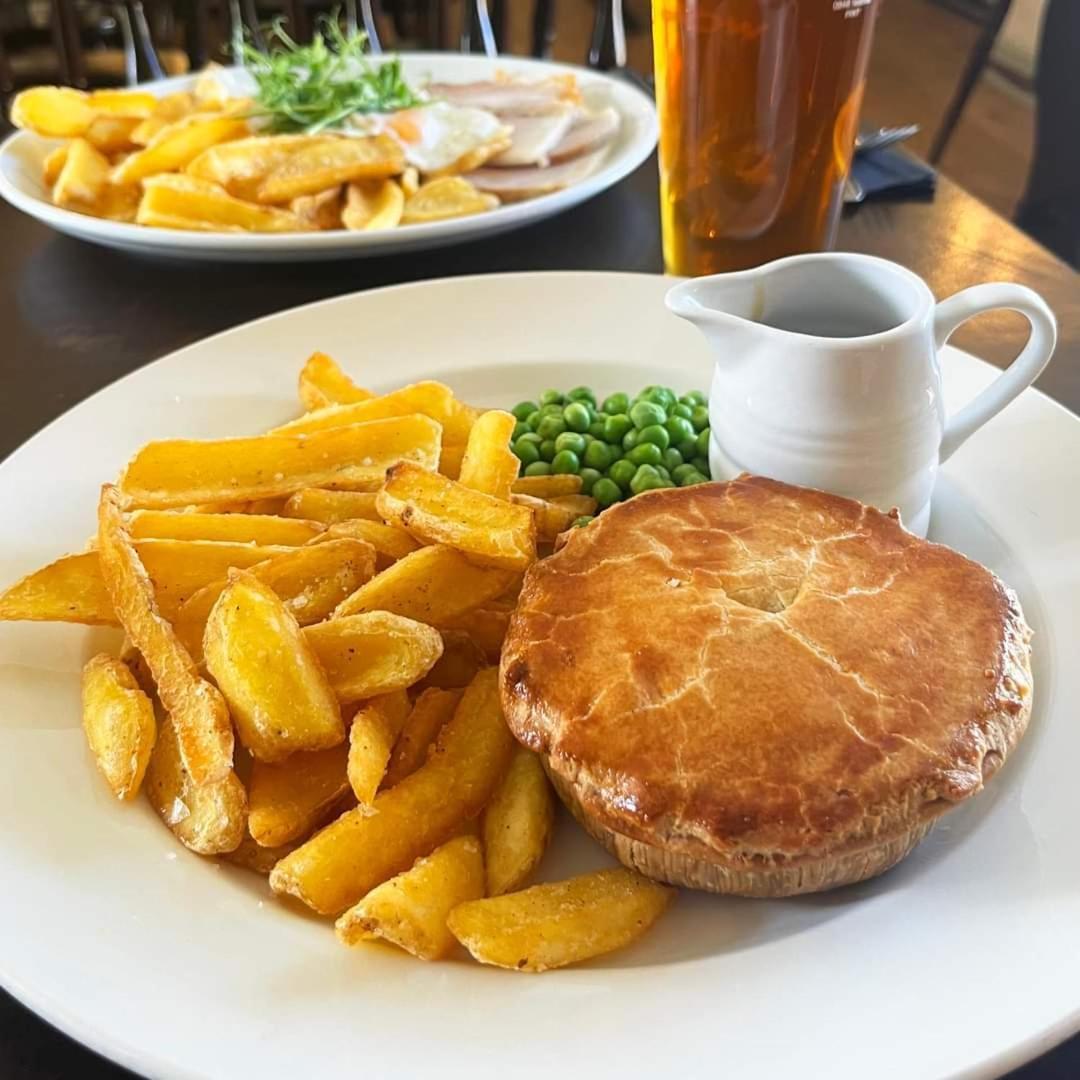 The Crown, Smallburgh Εξωτερικό φωτογραφία